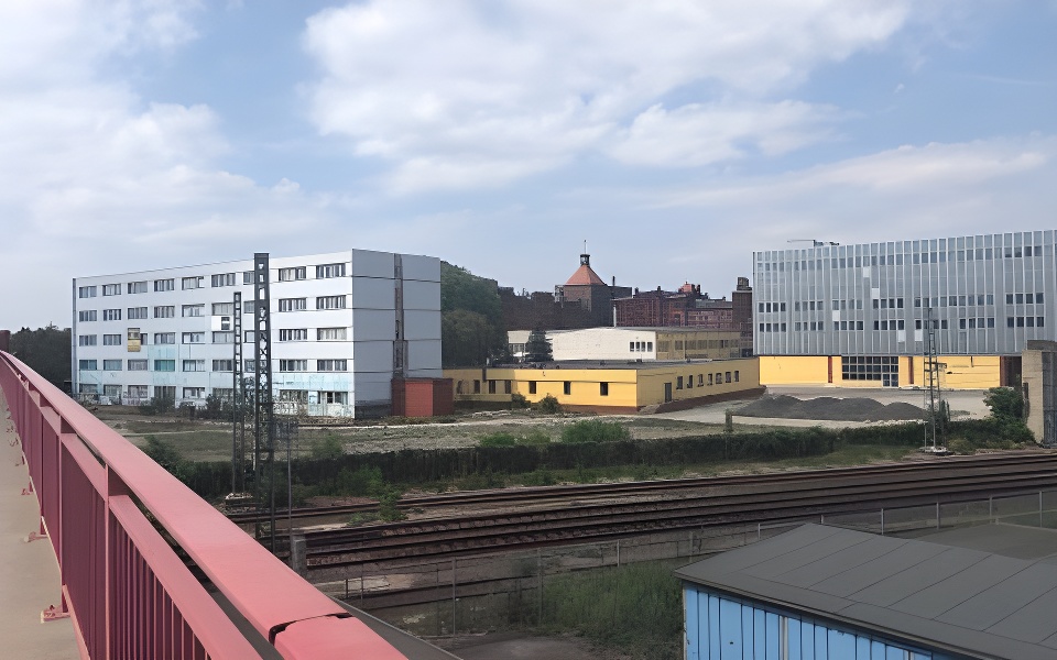 Hallen und Büros in Dessau